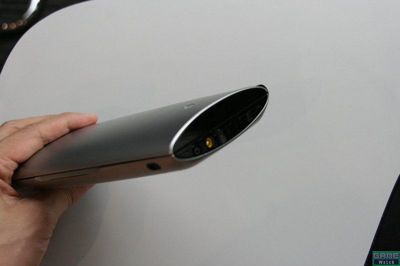 Illustration for article titled Manhandling the Sony Tablet and Explaining Its Fake Buttons